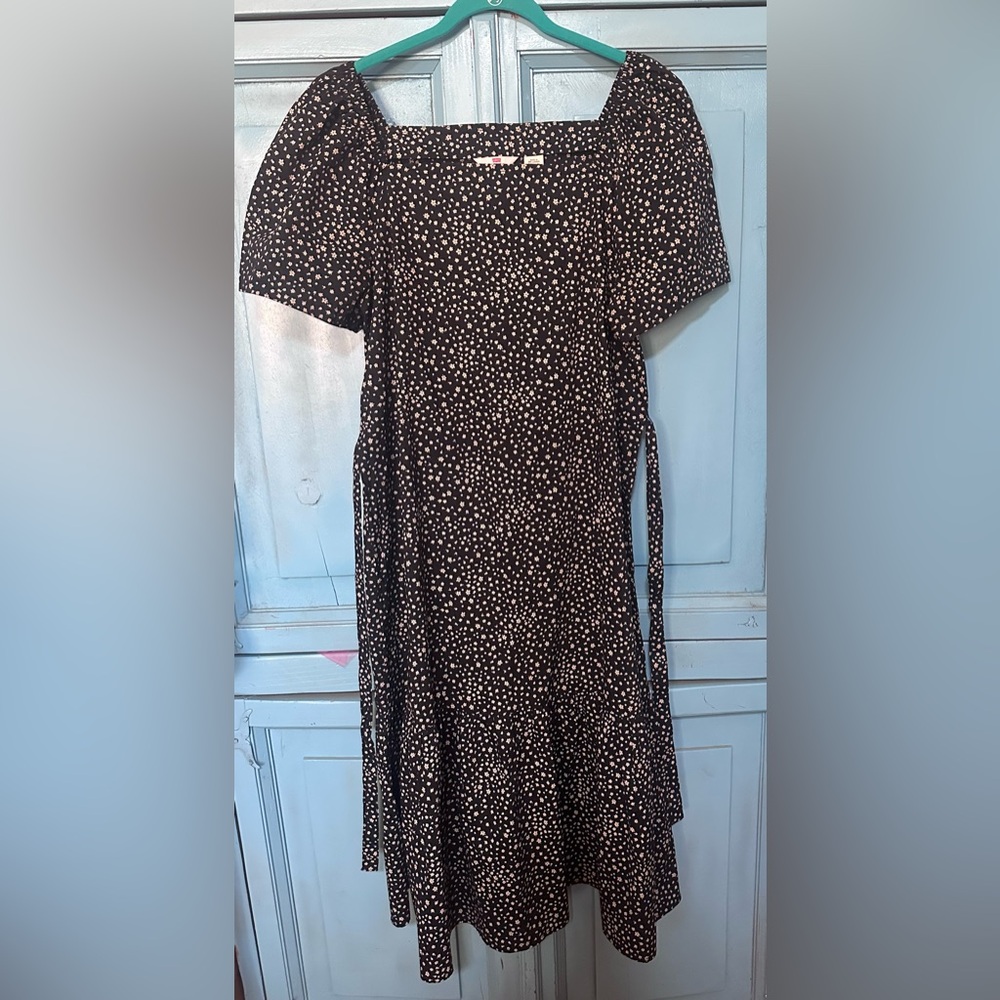 Levi’s Square-Neck Midi Dress with Puff Sleeves